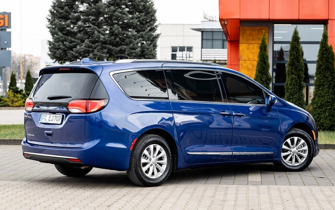 Chrysler Pacifica cena 138900 przebieg: 88000, rok produkcji 2020 z Szczecin małe 781